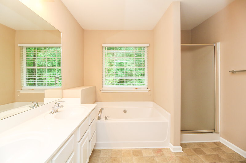 1,855/Mo, 2691 Trellis Oaks Ct SW Marietta, GA 30060 Master Bathroom View 2