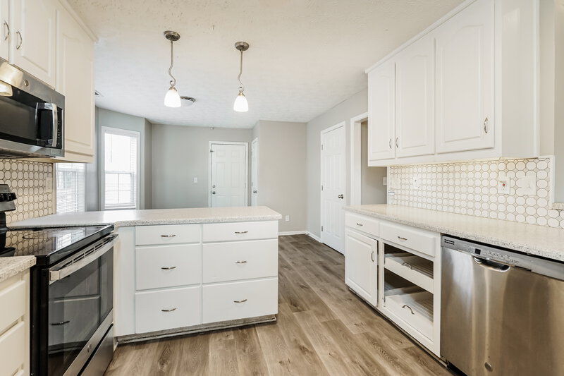 1,875/Mo, 240 Trelawney Cir Covington, GA 30016 Kitchen View 2
