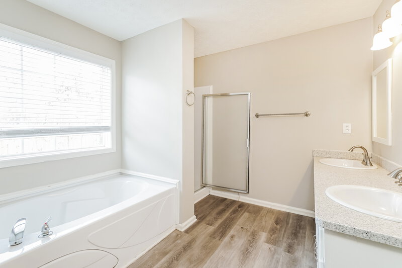 1,875/Mo, 240 Trelawney Cir Covington, GA 30016 Main Bathroom View