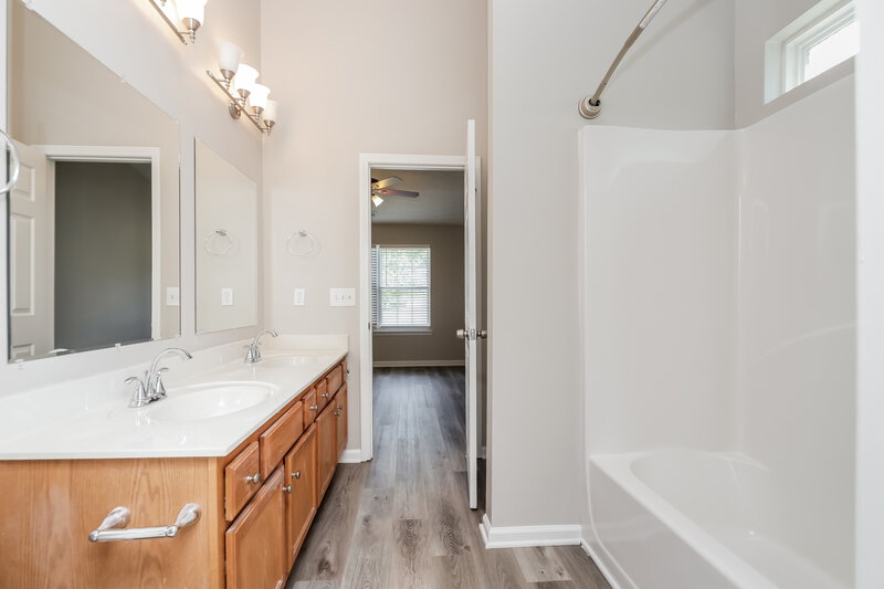 2,940/Mo, 372 Red Maple Way Dallas, GA 30157 Main Bathroom View 2