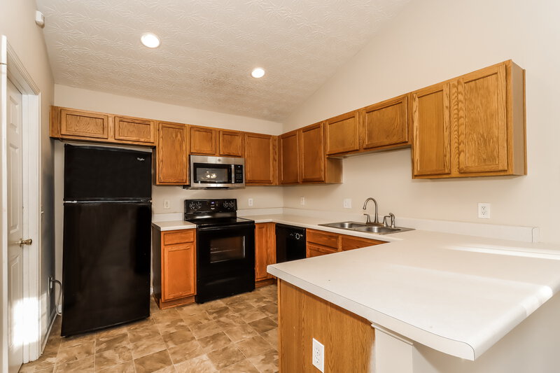 2,400/Mo, 179 Silver Fox Trl Dallas, GA 30157 Kitchen View