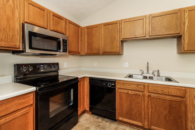 2,400/Mo, 179 Silver Fox Trl Dallas, GA 30157 Kitchen View 2