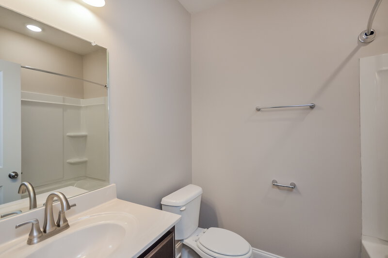 2,295/Mo, 150 Halibut Cir Covington, GA 30016 Bathroom View