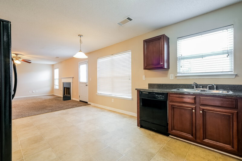 2,200/Mo, 3537 Rosebud Park Dr Snellville, GA 30039 Kitchen View 3