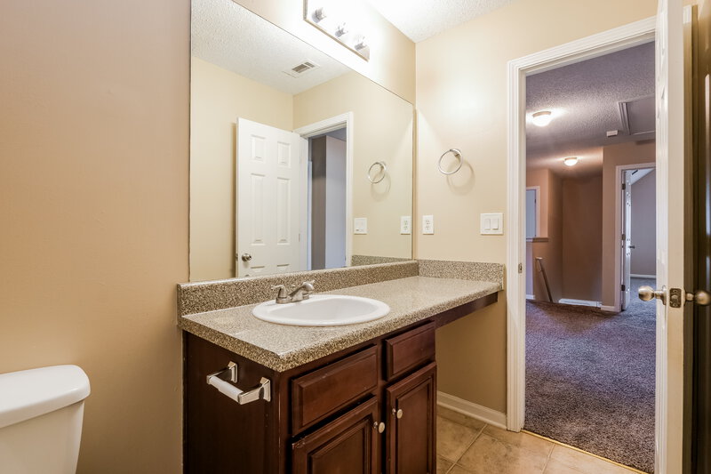 2,200/Mo, 3537 Rosebud Park Dr Snellville, GA 30039 Main Bathroom View