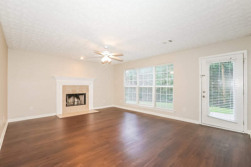 2,290/Mo, 4142 Laurel Bend Ct Snellville, GA 30039 Living Room View