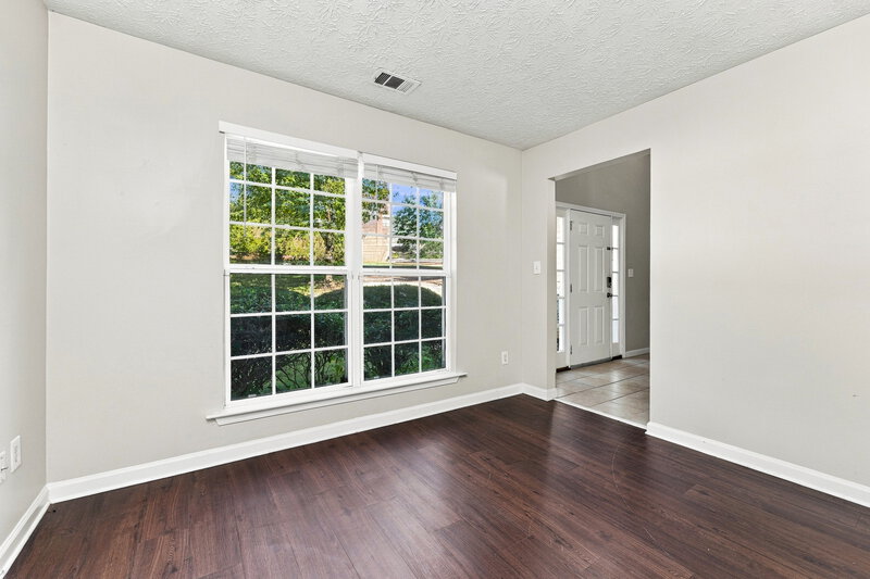 2,200/Mo, 4142 Laurel Bend Ct Snellville, GA 30039 Living Room View 2
