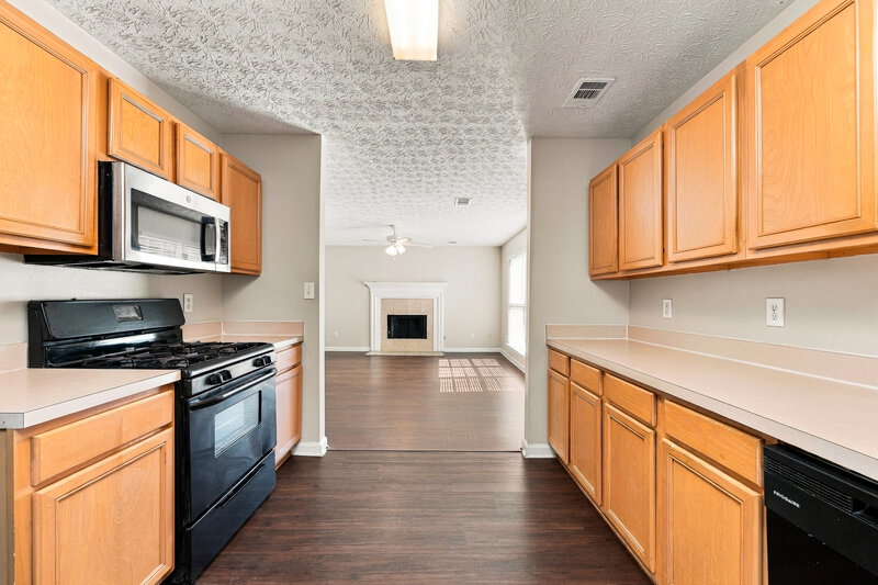 2,200/Mo, 4142 Laurel Bend Ct Snellville, GA 30039 Kitchen View 2