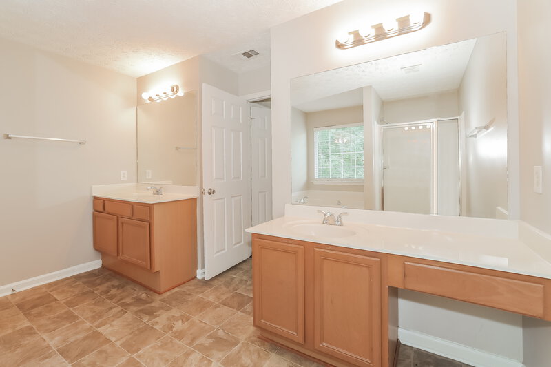 2,290/Mo, 4142 Laurel Bend Ct Snellville, GA 30039 Main Bathroom View 2