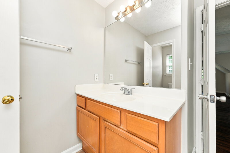 2,200/Mo, 4142 Laurel Bend Ct Snellville, GA 30039 Primary Bathroom View