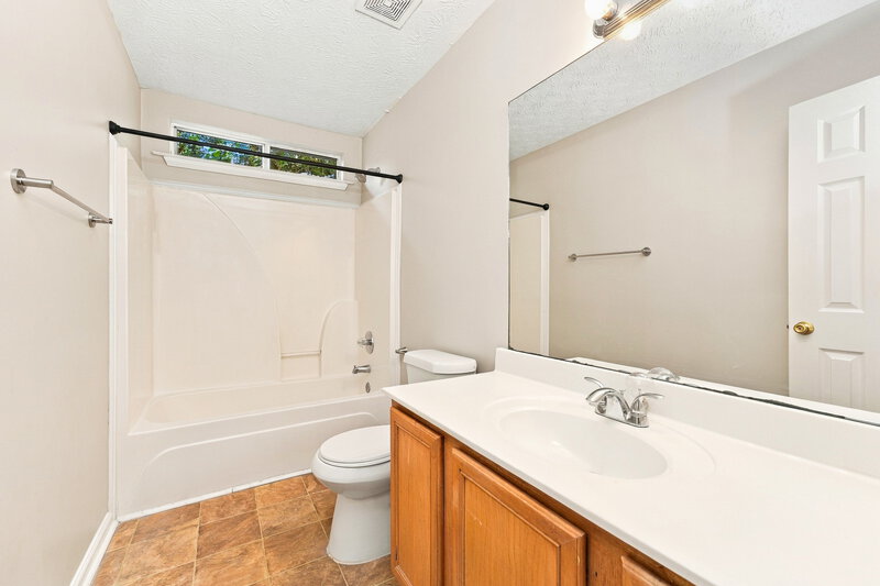 2,200/Mo, 4142 Laurel Bend Ct Snellville, GA 30039 Bathroom View