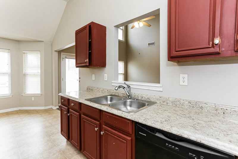 2,615/Mo, 4202 Cedar Tree Run Snellville, GA 30039 Kitchen View 3