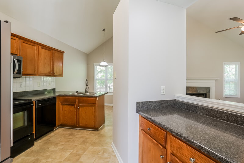 2,100/Mo, 4636 Veranda Ct Douglasville, GA 30134 Kitchen View