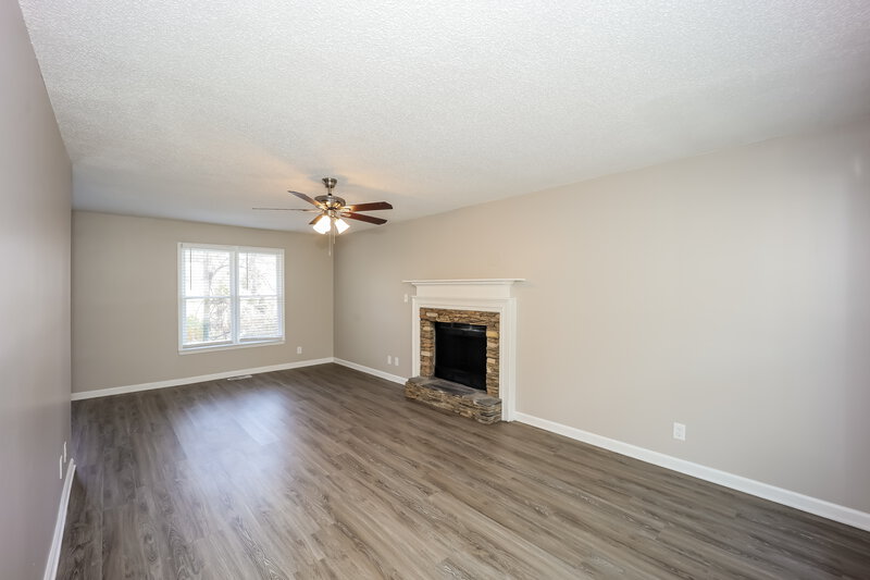 1,995/Mo, 24 Pine Grove Cir Newnan, GA 30263 Living Room View