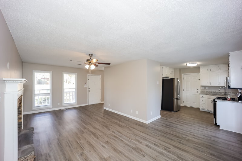 1,995/Mo, 24 Pine Grove Cir Newnan, GA 30263 Living Room View 3