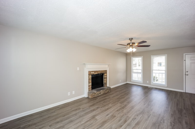 1,995/Mo, 24 Pine Grove Cir Newnan, GA 30263 Living Room View 4