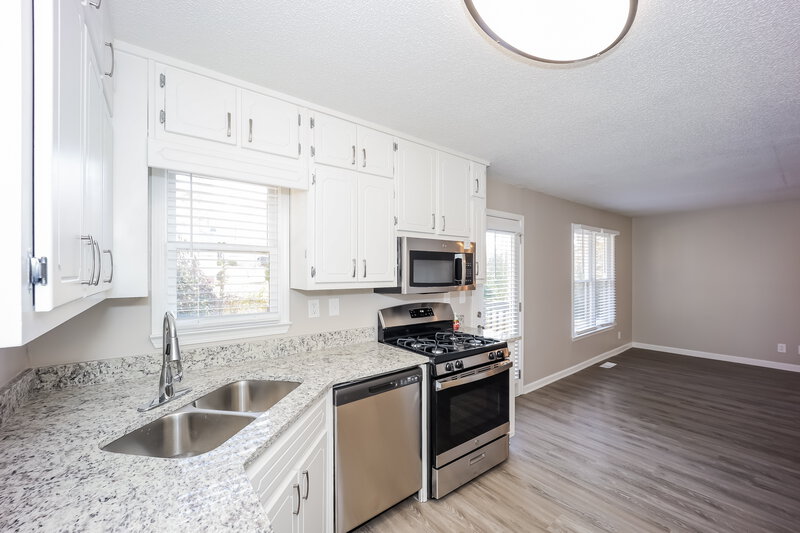 1,995/Mo, 24 Pine Grove Cir Newnan, GA 30263 Kitchen View 2