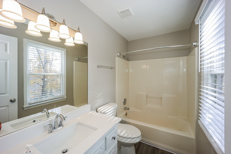 1,995/Mo, 24 Pine Grove Cir Newnan, GA 30263 Main Bathroom View