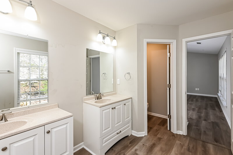 2,410/Mo, 3257 Wellington Walk SW Atlanta, GA 30331 Main Bathroom View