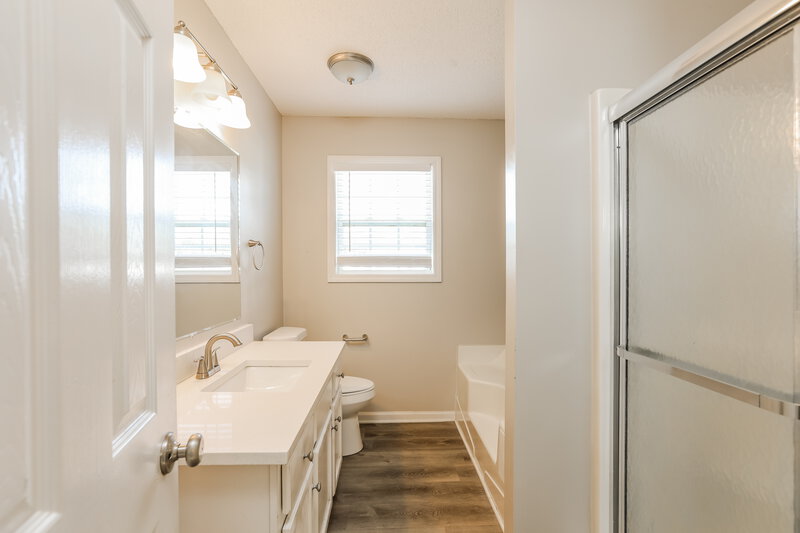 2,450/Mo, 600 Sheffield Ct Villa Rica, GA 30180 Main Bathroom View 2
