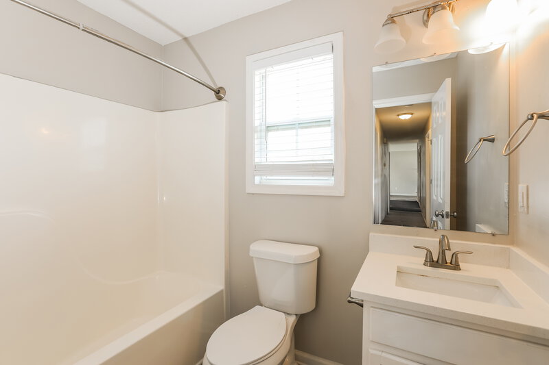 2,450/Mo, 600 Sheffield Ct Villa Rica, GA 30180 Bathroom View