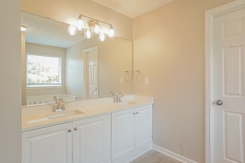 3,220/Mo, 165 Saddlebrook Drive Covington, GA 30016 Main Bathroom View