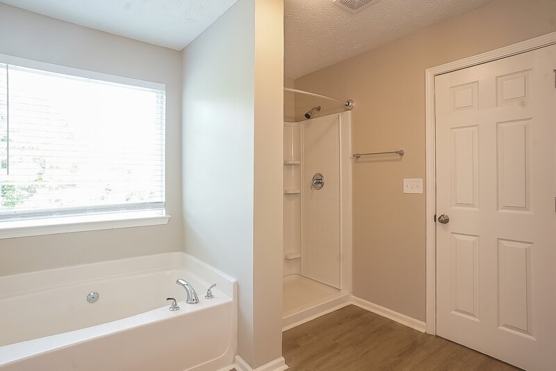 3,220/Mo, 165 Saddlebrook Drive Covington, GA 30016 Main Bathroom View 2