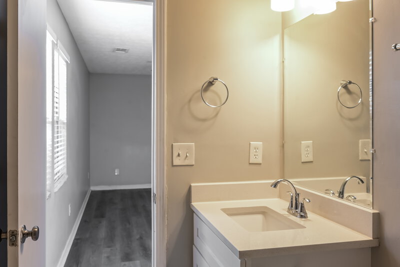 1,780/Mo, 4578 Old Lake Dr Decatur, GA 30034 Main Bathroom View 2