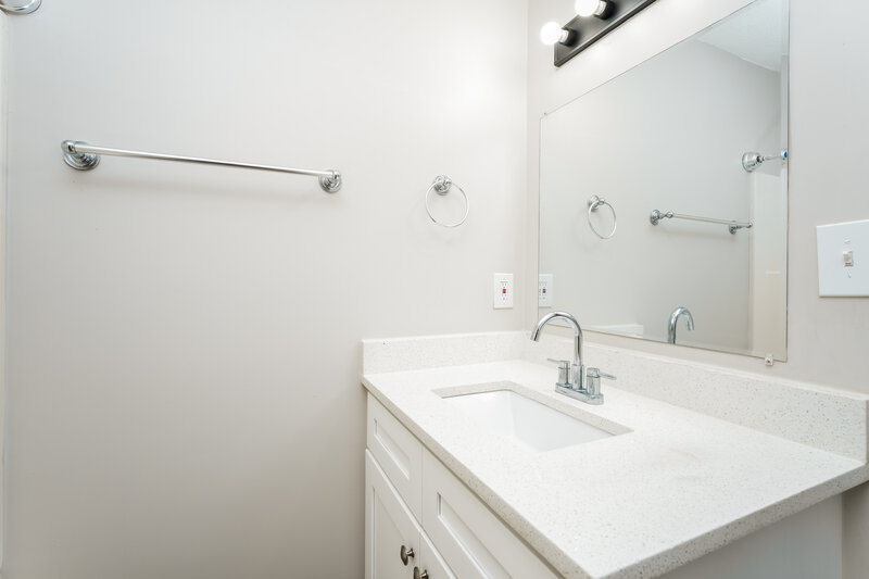 1,730/Mo, 3320 Revere Cir Snellville, GA 30039 Main Bathroom View