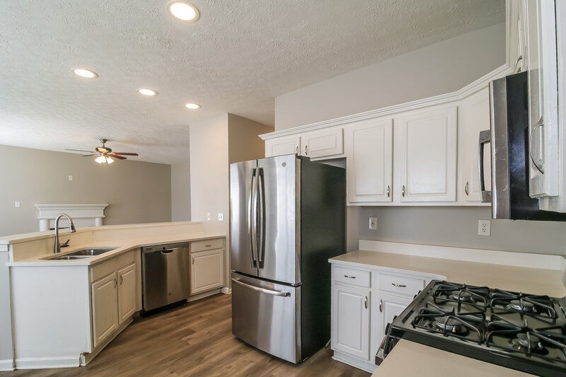 2,575/Mo, 5382 Winding Glen Dr Lithonia, GA 30038 Kitchen View 2