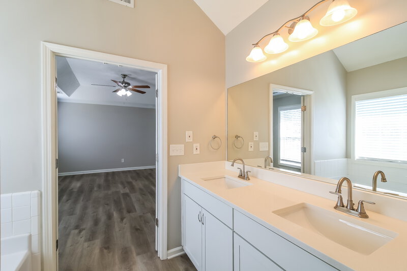 2,575/Mo, 5382 Winding Glen Dr Lithonia, GA 30038 Main Bathroom View