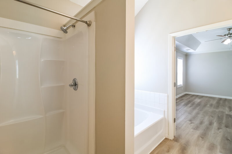 2,575/Mo, 5382 Winding Glen Dr Lithonia, GA 30038 Main Bathroom View 2