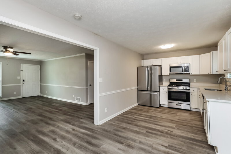 1,840/Mo, 661 Greenview Ave SE Conyers, GA 30094 Living Room View