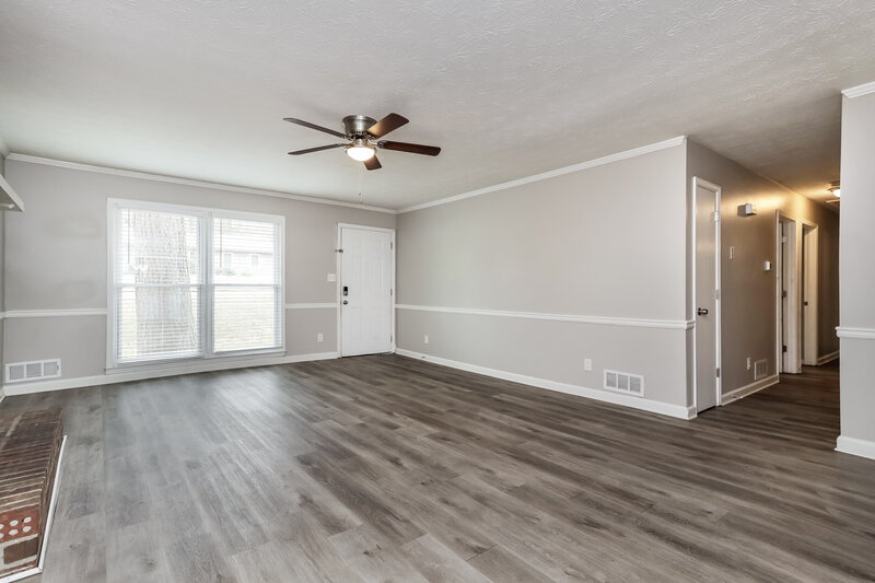 1,840/Mo, 661 Greenview Ave SE Conyers, GA 30094 Living Room View 2