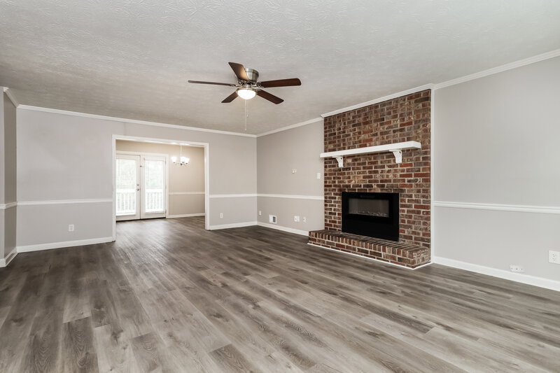 1,840/Mo, 661 Greenview Ave SE Conyers, GA 30094 Living Room View 3