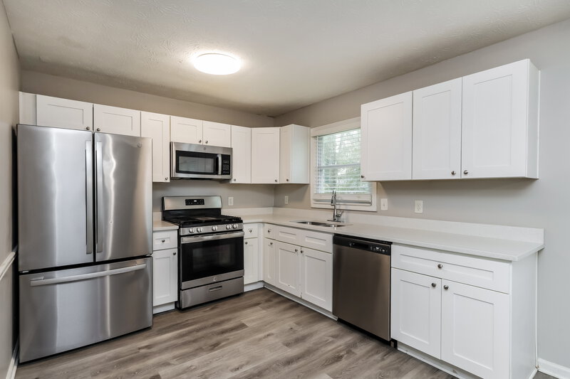 1,840/Mo, 661 Greenview Ave SE Conyers, GA 30094 Kitchen View