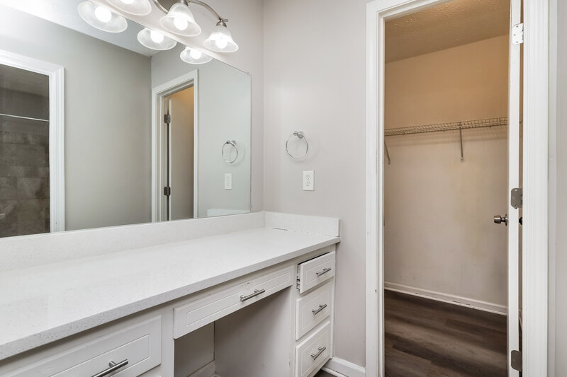 1,840/Mo, 661 Greenview Ave SE Conyers, GA 30094 Main Bathroom View