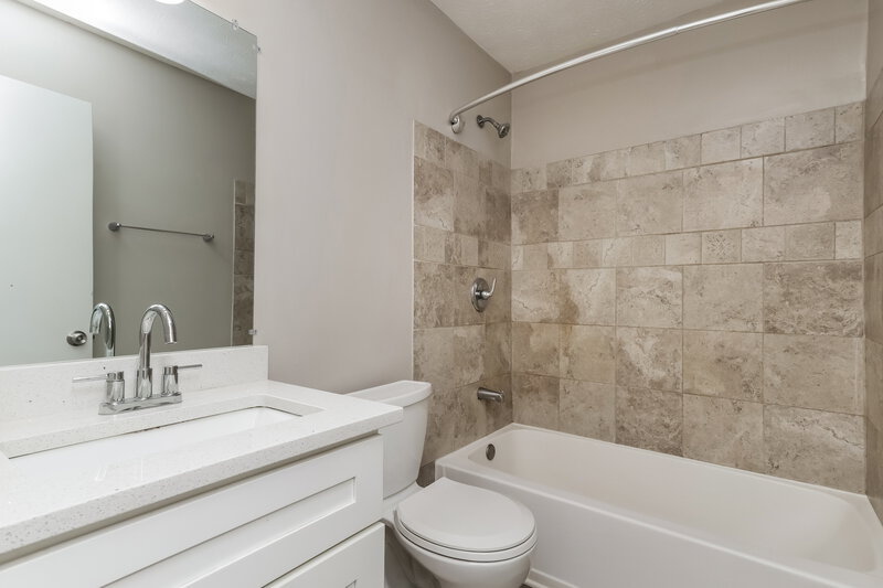 1,840/Mo, 661 Greenview Ave SE Conyers, GA 30094 Bathroom View