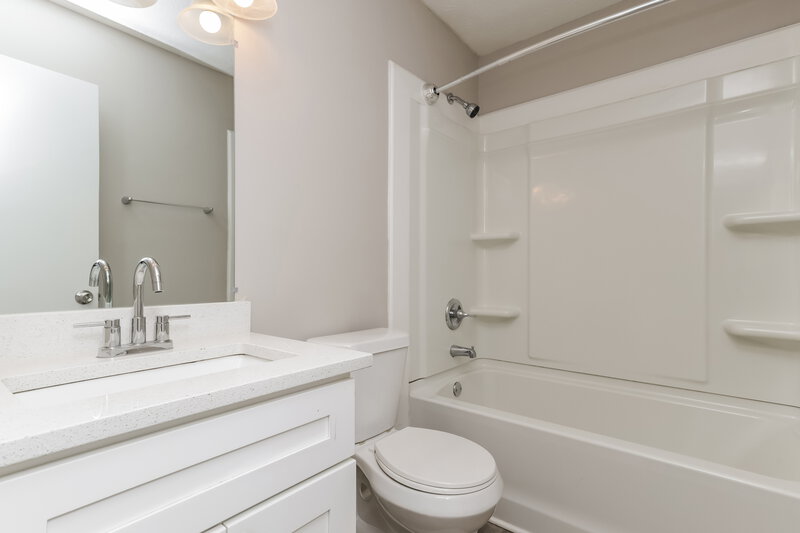 1,840/Mo, 661 Greenview Ave SE Conyers, GA 30094 Bathroom View 2