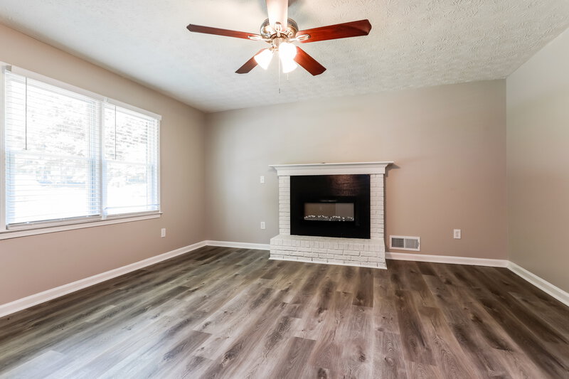 1,705/Mo, 609 Windsor Dr SE Conyers, GA 30094 Living Room View