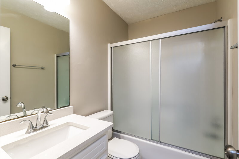 1,705/Mo, 609 Windsor Dr SE Conyers, GA 30094 Main Bathroom View