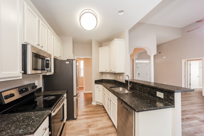 2,095/Mo, 54 Cottage Ln Newnan, GA 30265 Kitchen View