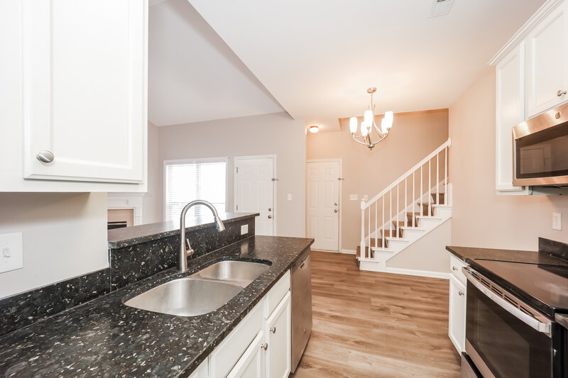 2,095/Mo, 54 Cottage Ln Newnan, GA 30265 Kitchen View 2