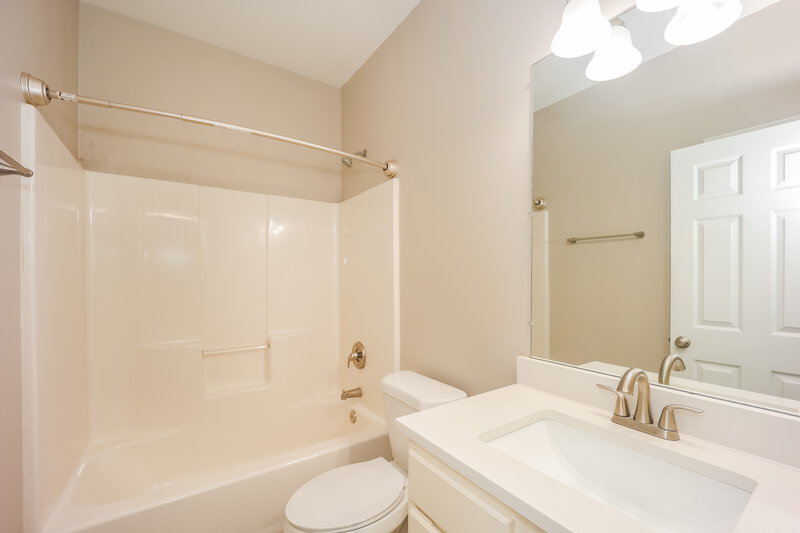 2,095/Mo, 54 Cottage Ln Newnan, GA 30265 Bathroom View