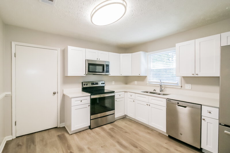 1,605/Mo, 4741 Cedar Lake Dr SE Conyers, GA 30094 Kitchen View 2