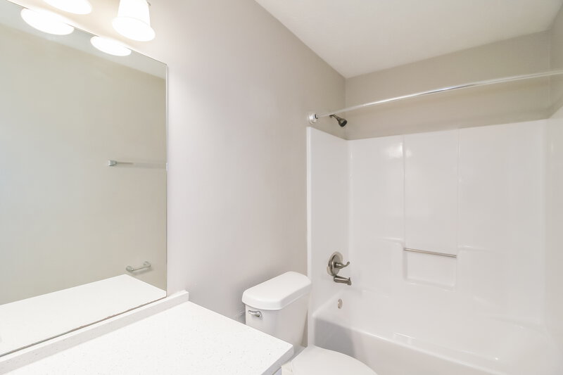 1,605/Mo, 4741 Cedar Lake Dr SE Conyers, GA 30094 Main Bathroom View