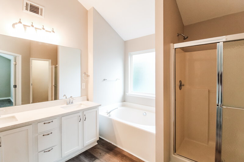 2,310/Mo, 4536 Beau Point Ct SW Snellville, GA 30039 Main Bathroom View