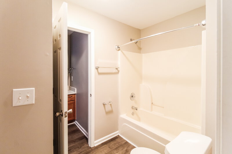 2,310/Mo, 4536 Beau Point Ct SW Snellville, GA 30039 Bathroom View