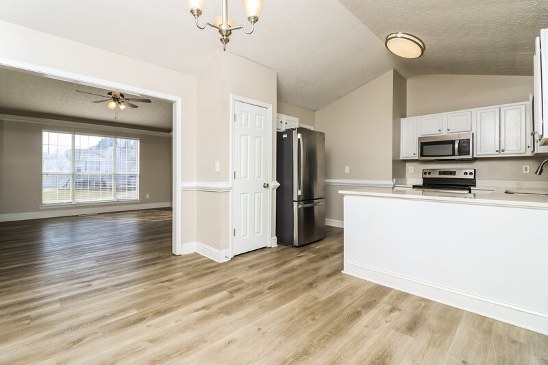 2,285/Mo, 324 Brannans Ct Unit 45 McDonough, GA 30253 Dining Room View 2