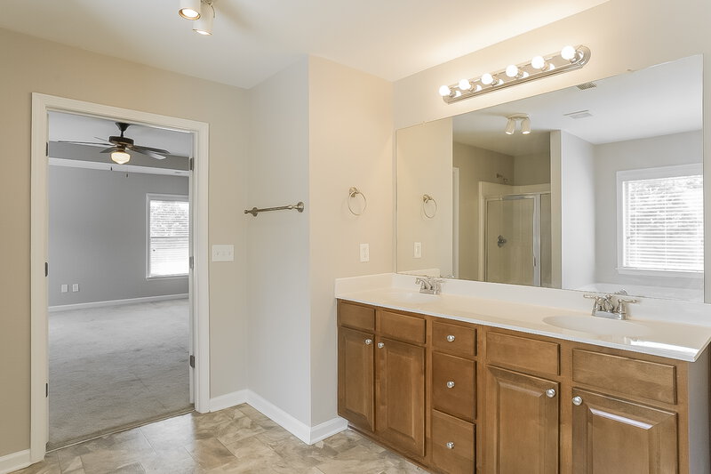 2,255/Mo, 3253 Willow Meadow Ln Douglasville, GA 30135 Main Bathroom View 4